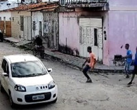 Vídeo: câmeras flagram momento em que criminosos executam manicure por engano em Penedo