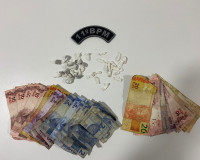 Polícia prende dupla por tráfico de drogas e associação para o tráfico na Vila Matias em Penedo