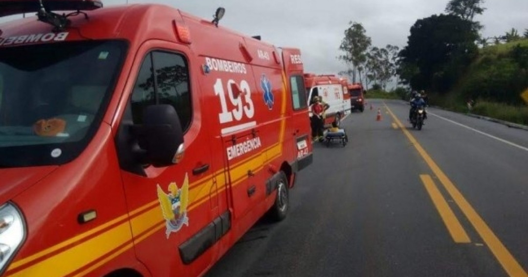 Duas mulheres ficam feridas em colisão entre moto e carro na Cerquinha das Laranjas, em Penedo