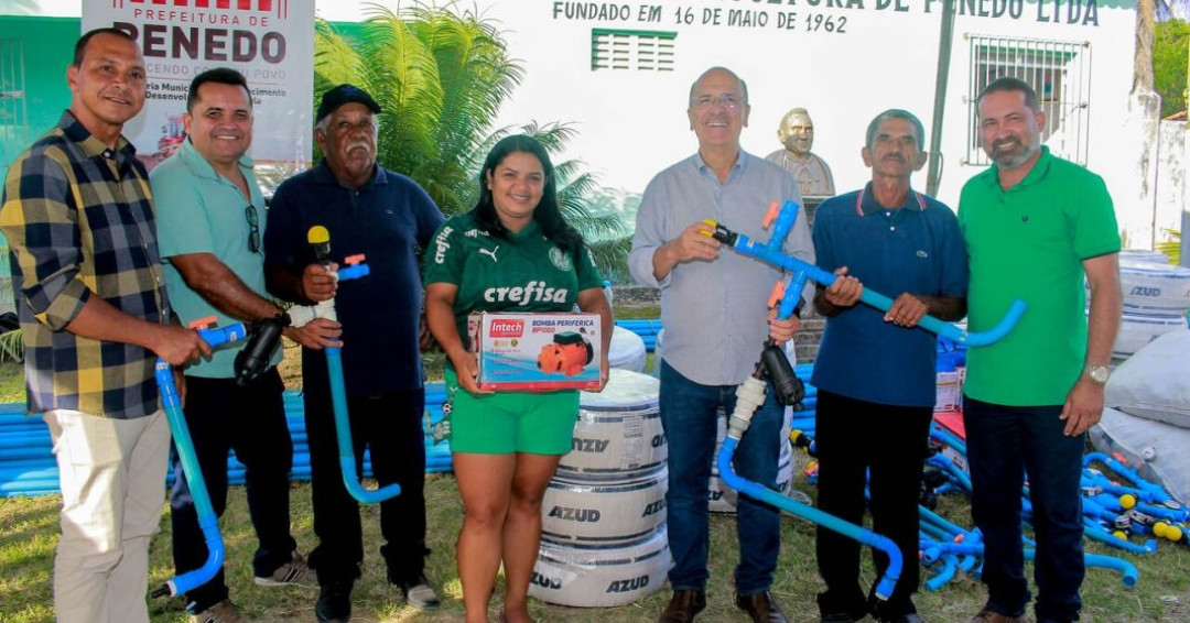 Ronaldo Lopes entrega kits de irrigação destinados pelo Deputado Paulão para agricultura familiar em Penedo