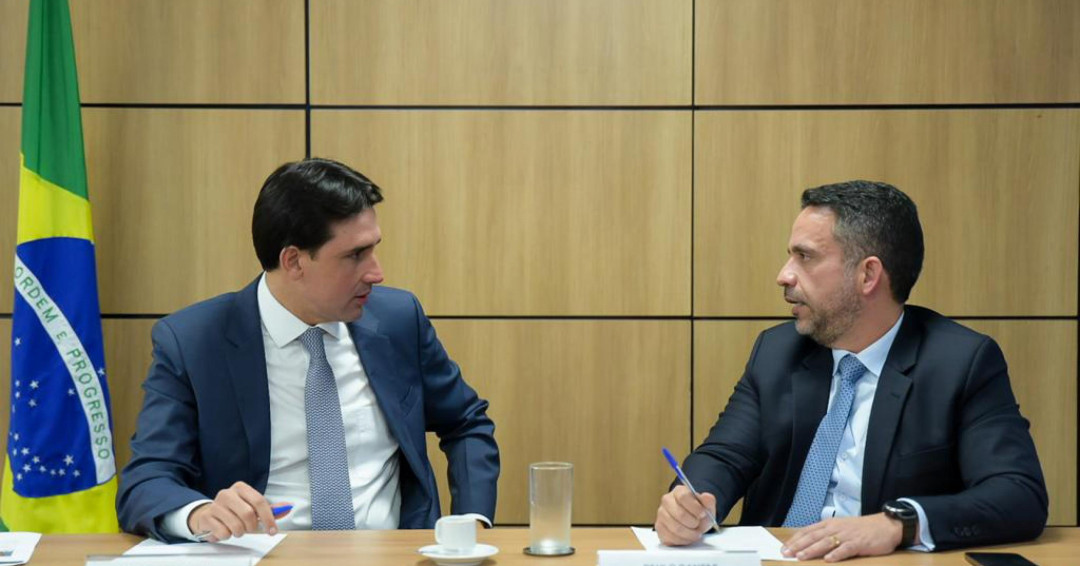 Paulo Dantas se reúne com ministro para retomada da operação do Aeroporto de Penedo