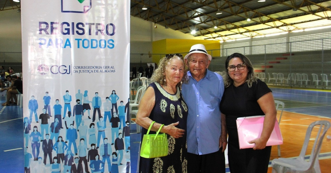 Nascidos no estado do Ceará, idosos garantem RGs durante campanha em Penedo