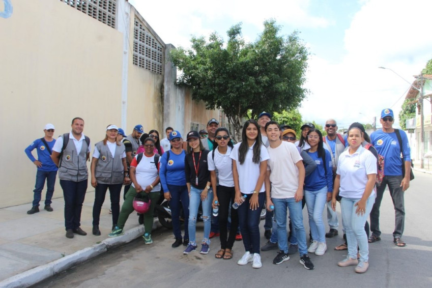 Mutirão da dengue elimina focos do Aedes Aegypti na Vila Matias em Penedo