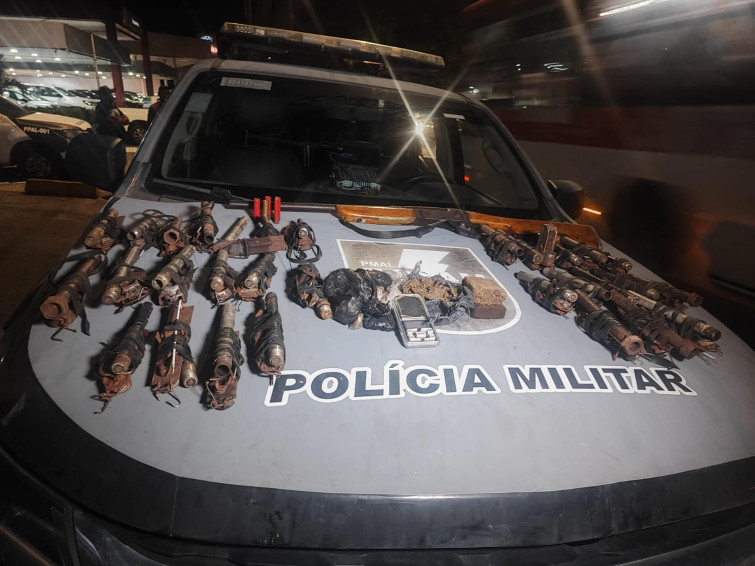 Rotam encontra 30 armas de fogo artesanais e uma espingarda enterradas em matagal de Alagoas