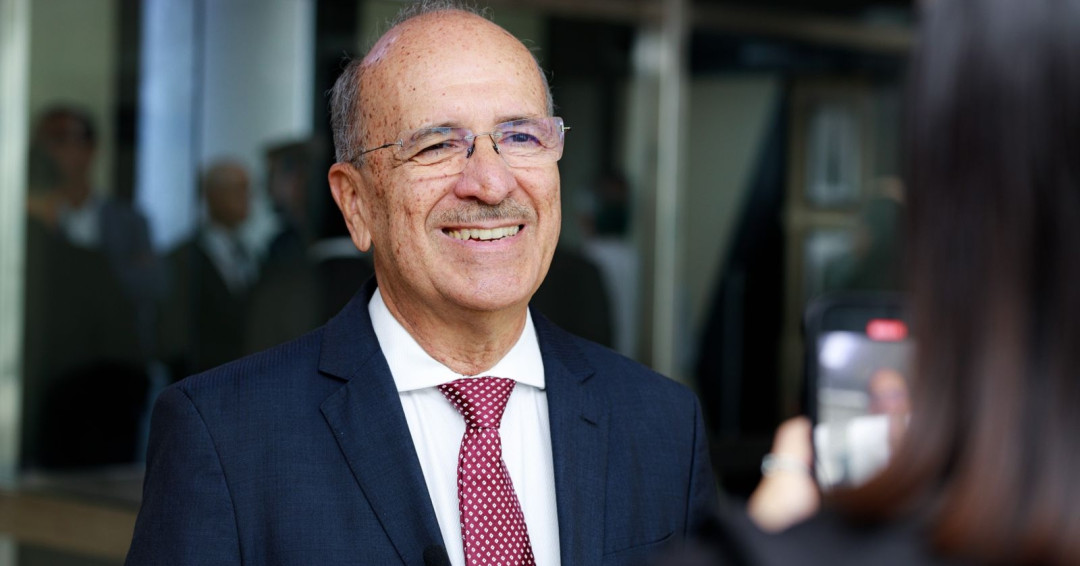 Prefeito Ronaldo Lopes anuncia que 13º salário já está na conta dos servidores municipais