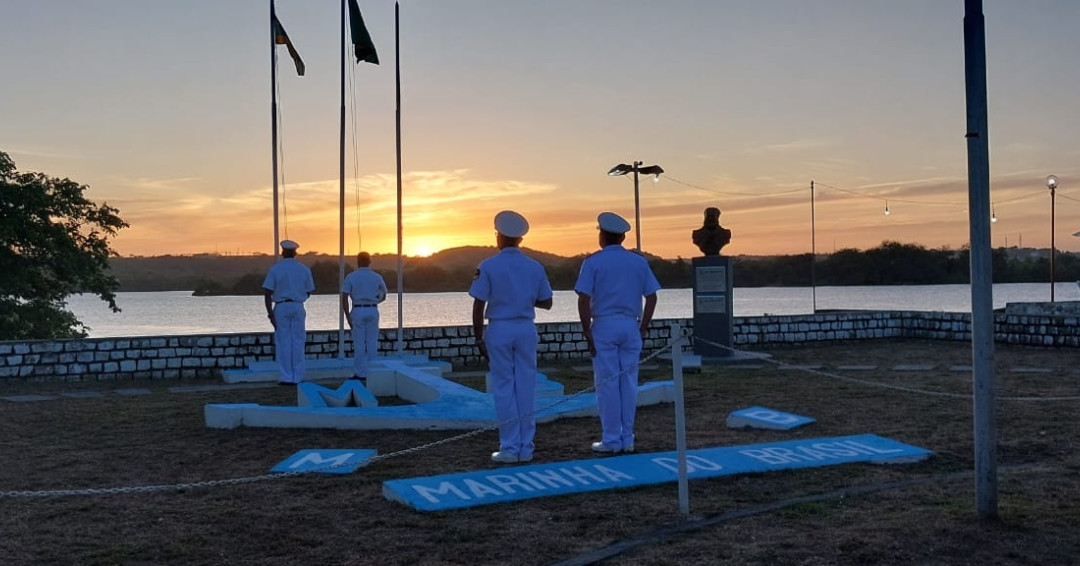 Alunos penedenses recebem medalha e diploma da Marinha do Brasil