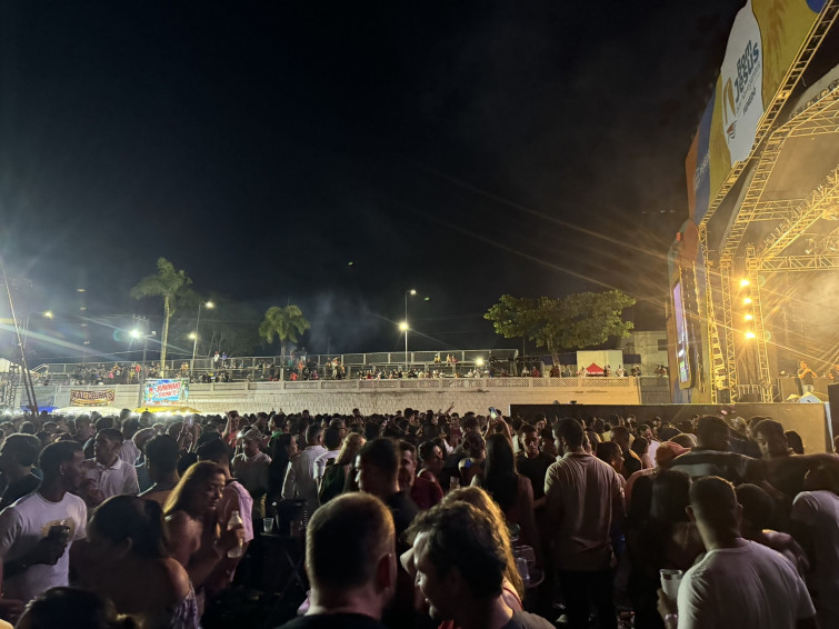 Multidão prestigia 1ª noite de shows da Festa de Bom Jesus dos Navegantes de Penedo