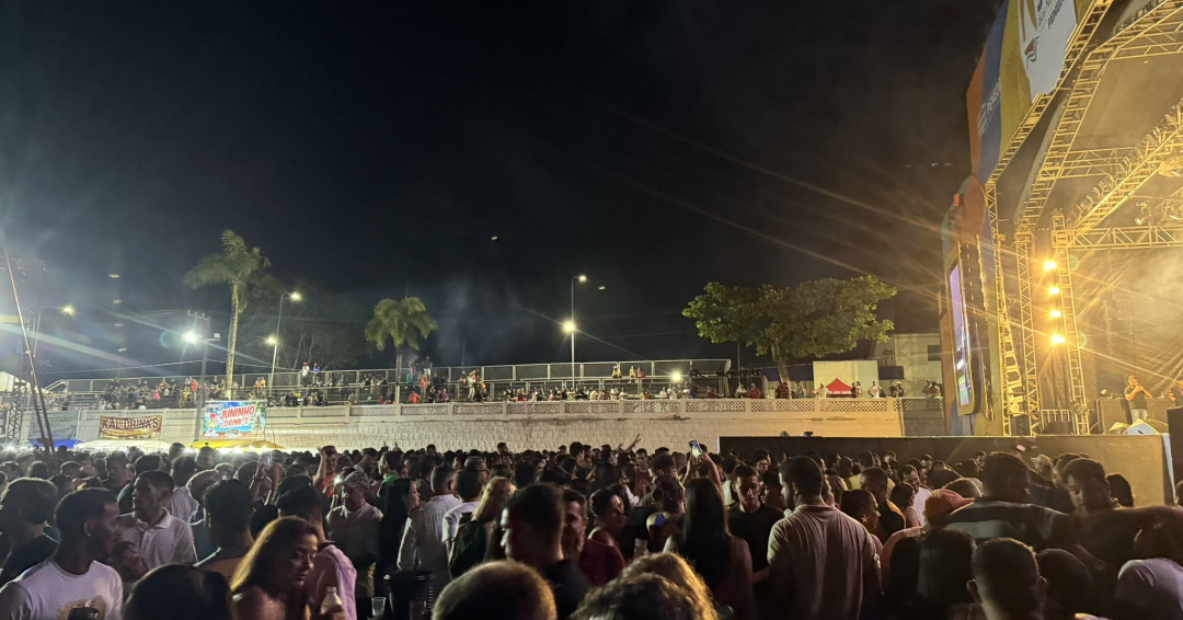 Multidão prestigia 1ª noite de shows da Festa de Bom Jesus dos Navegantes de Penedo