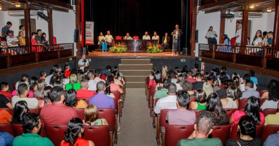 Professores e técnicos aprovados no concurso da Prefeitura de Penedo são empossados