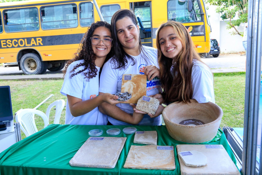 Alunos de duas escolas estaduais vão participar da maior feira de iniciação científica do país